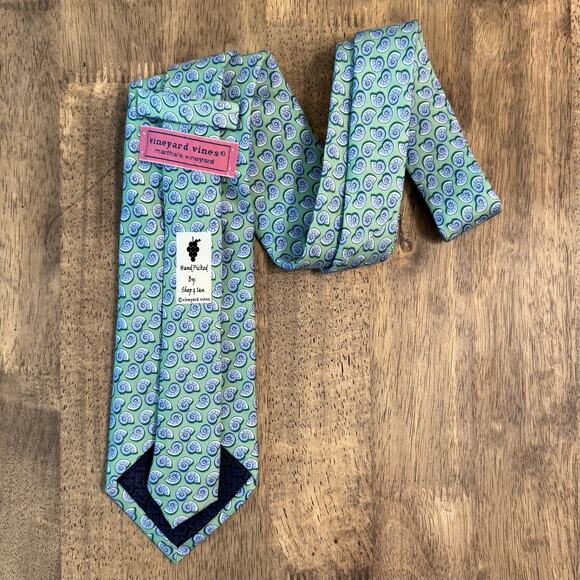 Vineyard Vines Men’s 100% Silk Hand Made Spiral Shell Necktie Green Made In USA - Picture 2 of 5